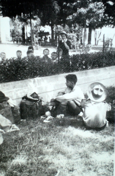 1956-7-lug-rip-smdrovere-missione-rio-serva-sq-castori-riposo-lungo-strada_3.jpg