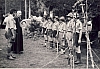 1964 Lorenzago- campo valle solitaria-visita del vescovo ai gheppi.jpg